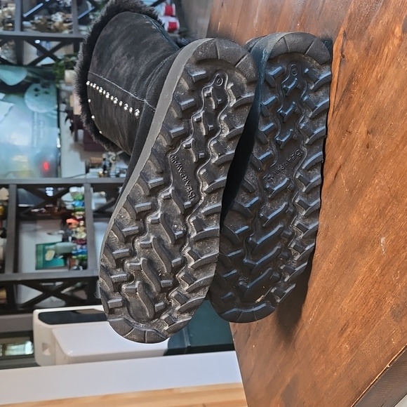 Bearpaw Black Suede Knee-High Boots with Never Wet Technology Womens Size 9 EUC - Picture 5 of 8